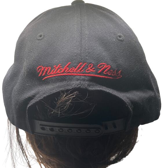 Chicago Bulls Baseball Hat Mitchell & Ness Hardwood Classics Wool Black Red - Picture 10 of 11